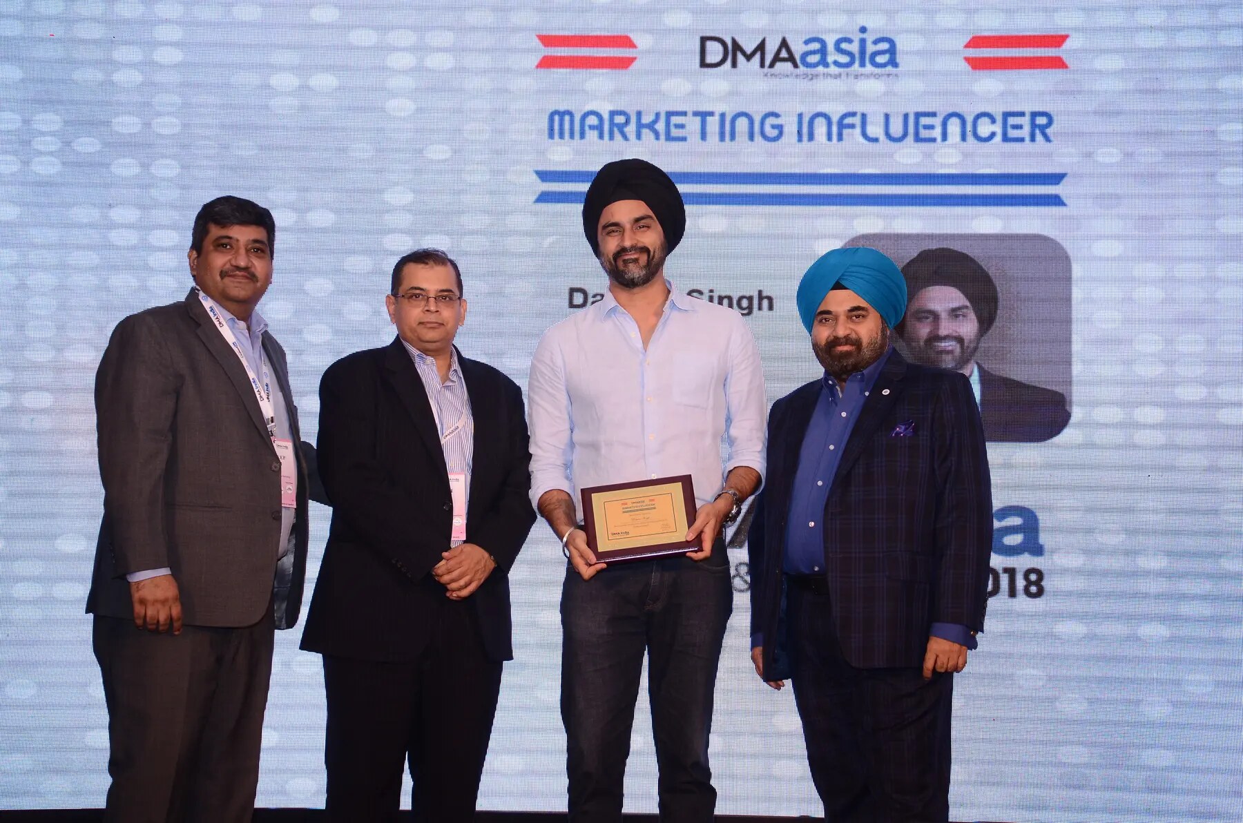 Daman Singh receiving the Marketing Influencer recognition in 2018